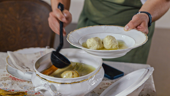 Zlatý joch s macesovými knedličkami