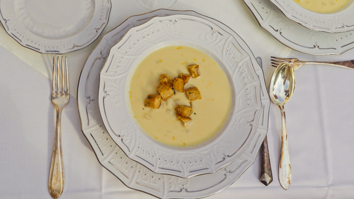 Špargľová polievka s pomarančom