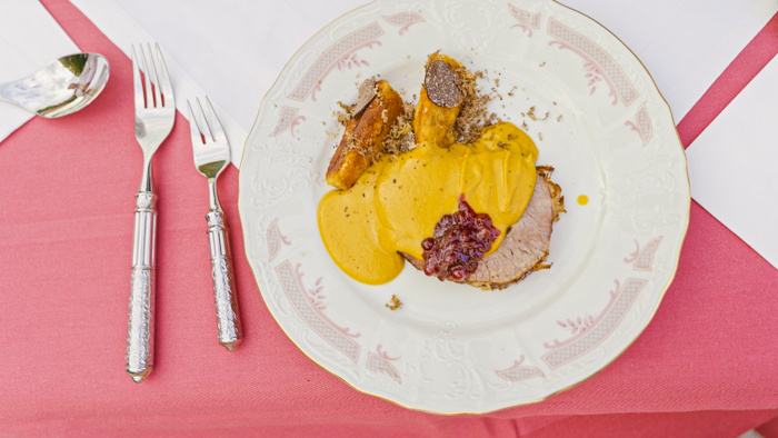 Sviečková na smotane s hľuzovkovými knedličkami