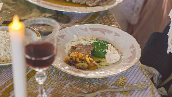 Obrázok receptu - Tafelspitz so zemiakmi, špenátom a pažítkovou omáčkou