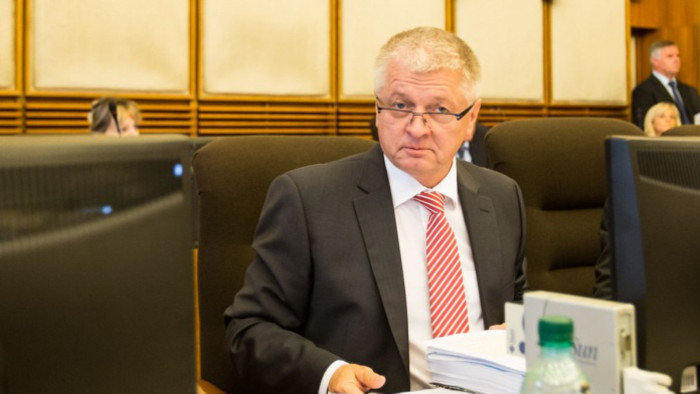 Pavlis se mantendrá en el cargo del Ministro de Economía