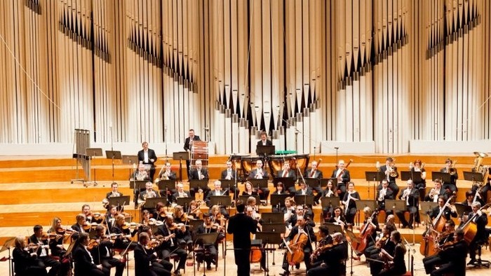 Za rozhlasovým orchestrom / Ráno na eFeMku