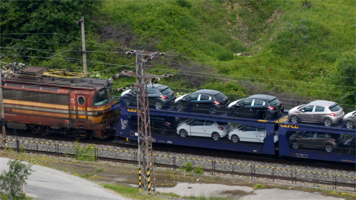 Slovak foreign trade surplus continues to grow