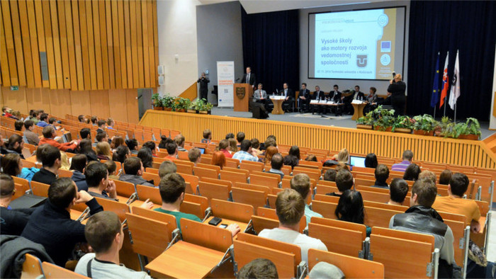 En Eslovaquia la educación superior está mejor valorada que el bachillerato 