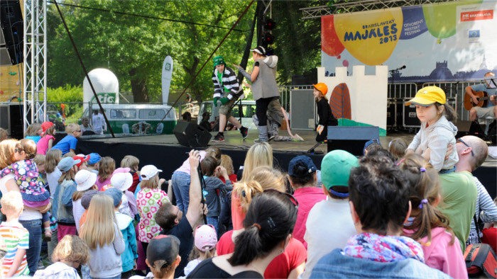 En la capital se pone en marcha la tradicional fiesta de mayo “Majáles“