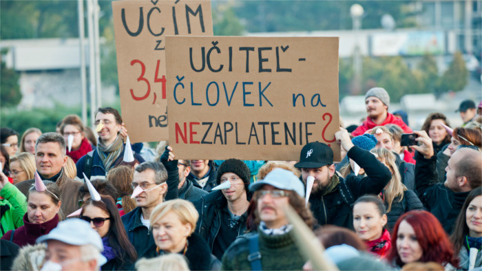 Teachers plan fresh protests for Tuesday