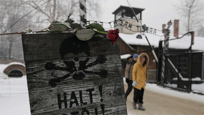 Education Ministry recommends school trips to concentration camps
