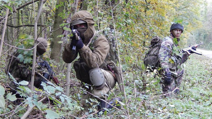 Paramilitary group seeks recruits in schools