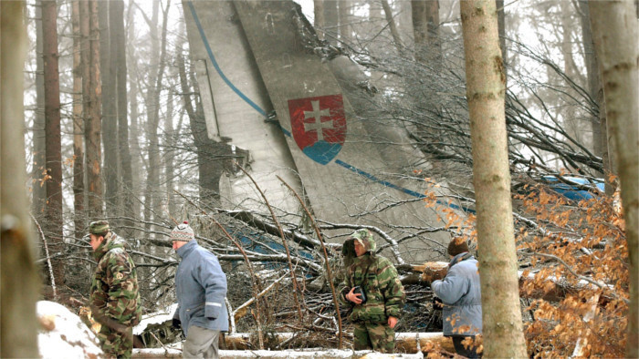 Plane tragedy commemorated by president and defence minister