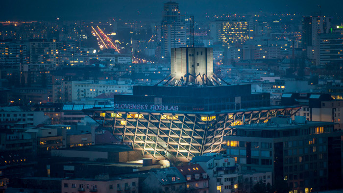 Obrátená pyramída v ankete o stavbu storočia