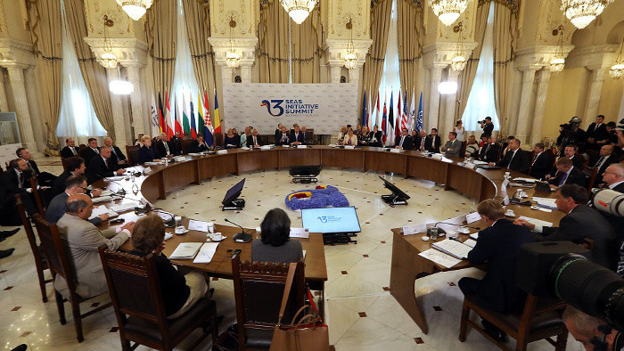 President calls for lesser dependence on Russian gas 