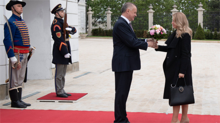 Президент А. Киска складывает свои полномочия