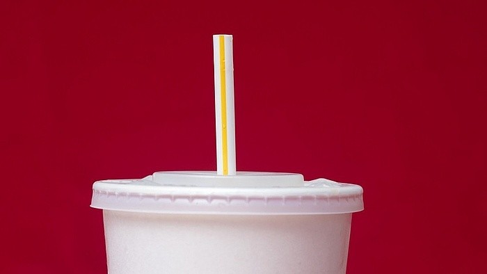 Weniger Plastikartikel ab 2021 in Handel und Gastronomie