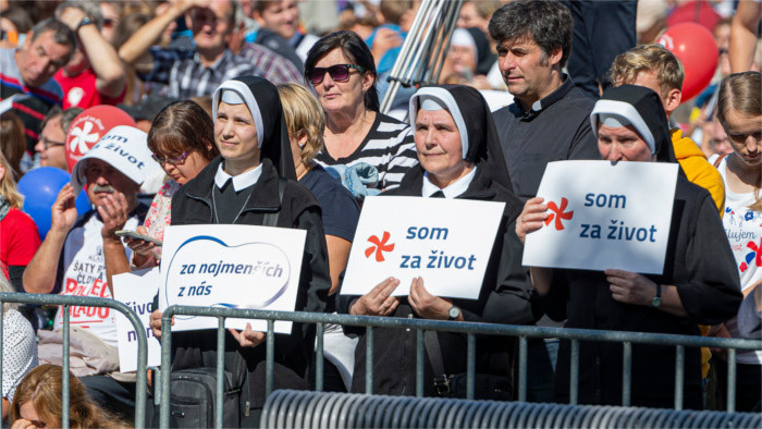 Decenas de miles de personas reclaman en Bratislava el derecho a la vida
