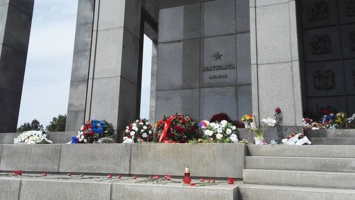 Высшие руководители СР почтили память погибших
