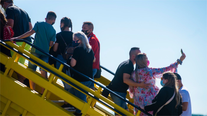 Covid-19: La Oficina de Sanidad Pública recomienda no viajar al extranjero y organizar fiestas colectivas