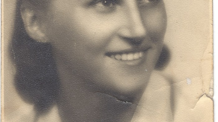 Y Olga Šebová 1944.jpg