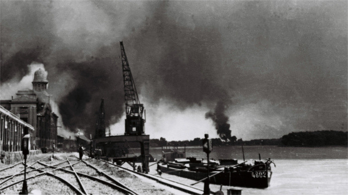 1944 : les Américains ont bombardé Apollo à Bratislava