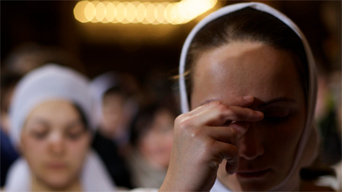 La iglesia ortodoxa continúa celebrando sus actos religiosos