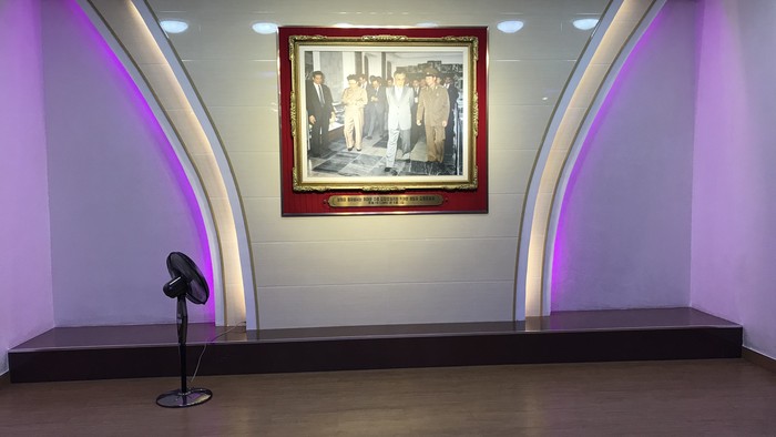Hotel (vsimnite si ventilator, ktory chladi Kima).jpg