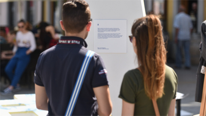 Survey: Young Slovaks appreciate democracy, distrust politicians