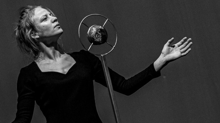 Édith Piaf zaspieva v Štátnej opere v Banskej Bystrici