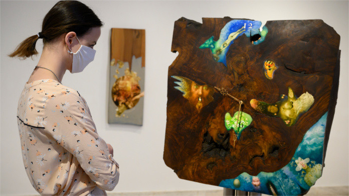 Выставка: «Альбин Бруновский: Картины на дереве»