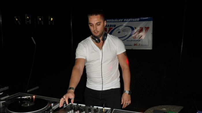 4 Elements_FM: Rozhovor s Miss Rodezom a jeho Second face mix, Chuss & Cheballos @ december mixtape