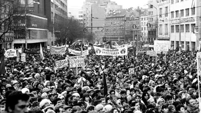 La nueva plaza Nežnej revolúcie - de la Revolución de Terciopelo