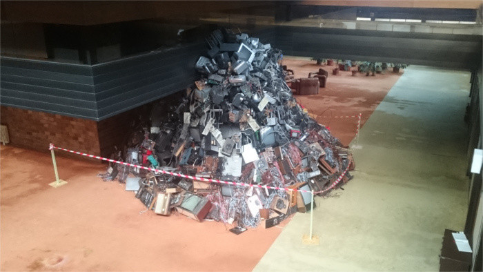 Pyramid of radios in Radio Pyramid