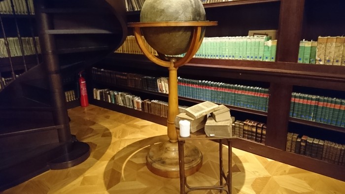 Aponyiovská knižnica 2.JPG
