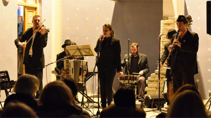 Hace ya un cuarto de siglo que la banda Pressburger Klezmer Band se inspira en la música judía tradicional