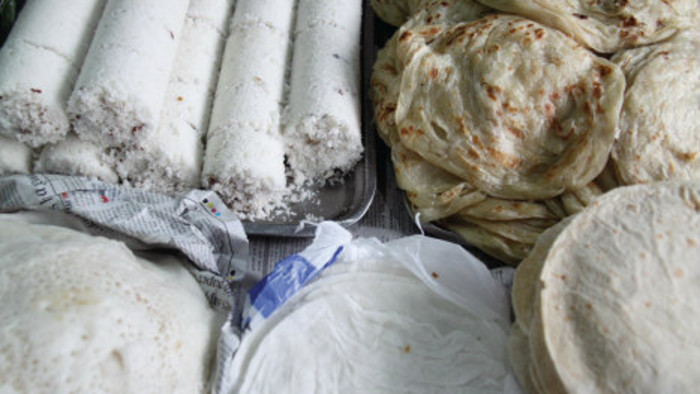 SHAKTI_FB_Shakti_Trails_Kerala_Fort_Cochin_street_food_cooking_chappati_Janik.JPG