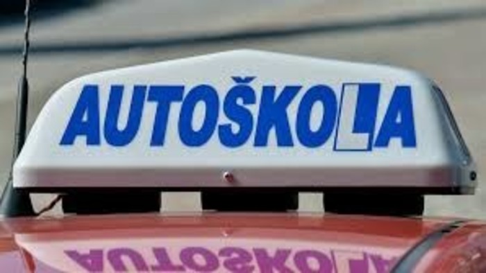 Újra elindul az oktatás az autósikolákban