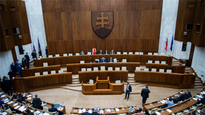 Kandidáti na ústavných sudcov schválení