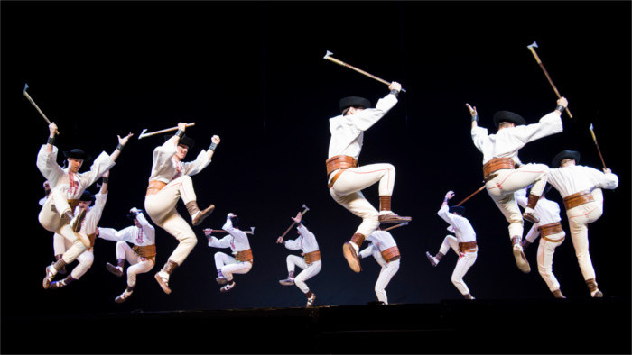 Le chœur du groupe  Lúčnica au chevet des enfants cardiaques