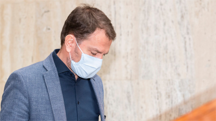 COVID-19 : l'ancien et le nouveau Premier ministre s’étripent 