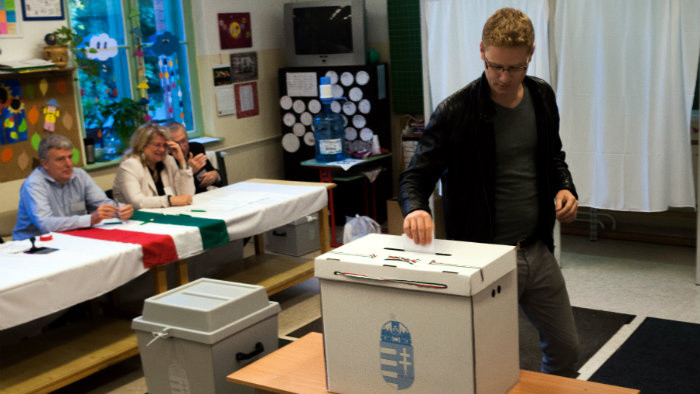 K veci: Neplatné maďarské referendum o kvótach pre utečencov...