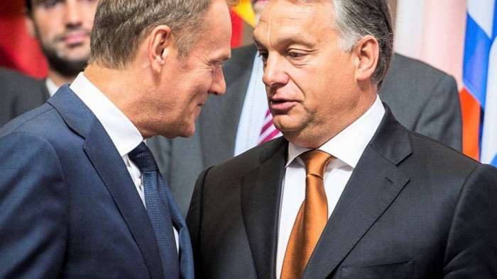 Tusk-magyar kormány üzengetése