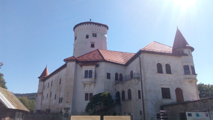 Budatínsky hrad a park