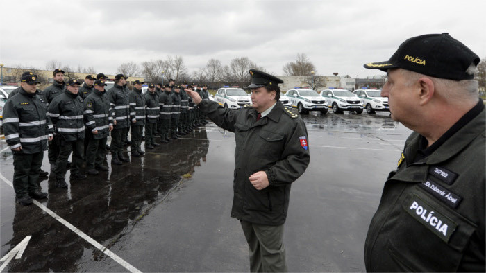 Slovak police fighting illegal migration in Macedonia