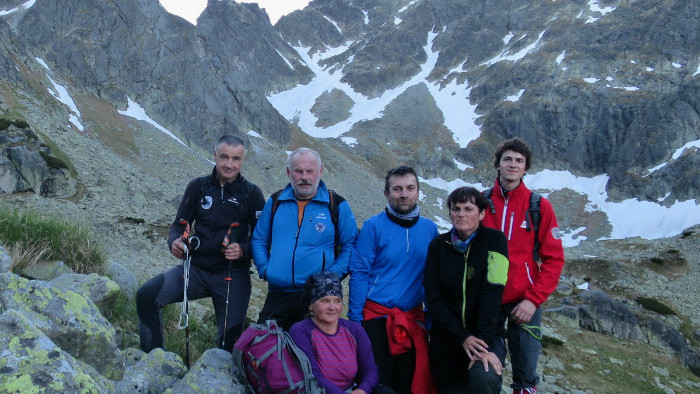 naše spoločné foto s druhou výpravou Ladislava Eliaša,ktorý v ten deň vystupoval na Vysokú.JPG