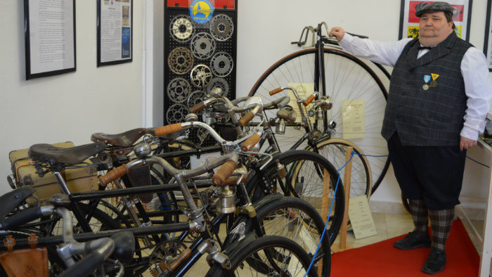 Róbert Jalovec na výstave bicyklov v Trnave.JPG