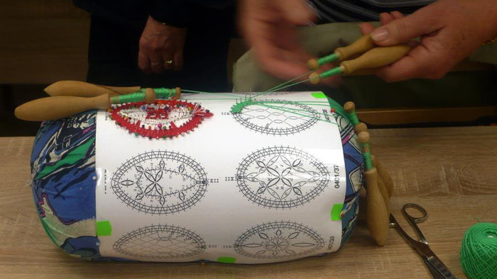 K paličkovaniu privádza škôlkarov aj seniorky