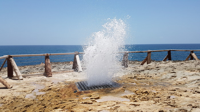 Mughsayl beach gejzír.jpg
