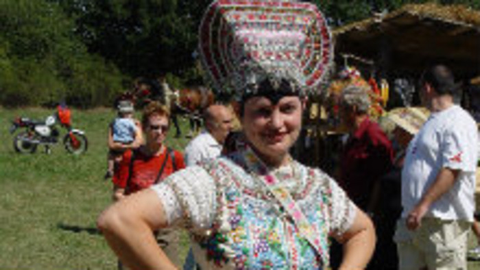 Výstava strapcových krojov z tekovského regiónu