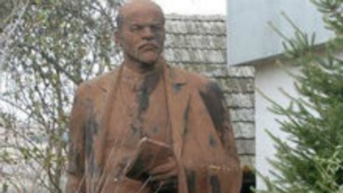 V Drietome stále stojí Lenin