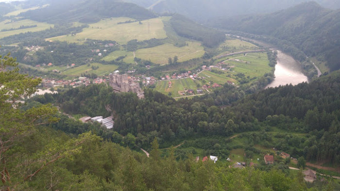 Výstup na novú rozhľadňu Špicák pri Strečne