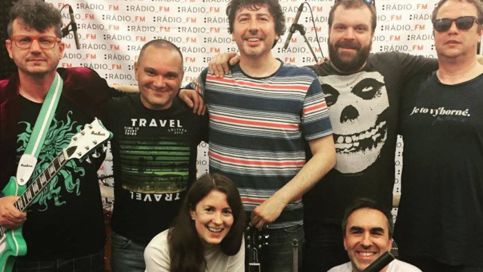 Saténové ruky v :Popo_FM