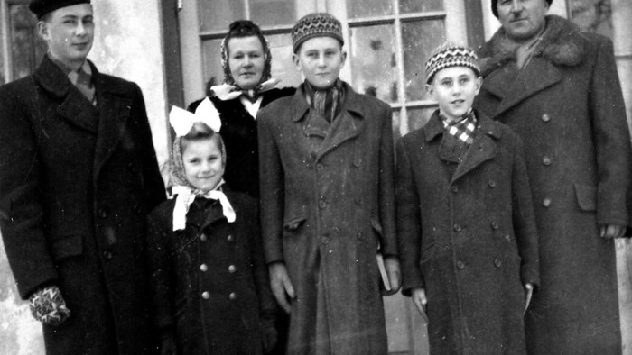 Ostroluckovci_Nitra_1950.png